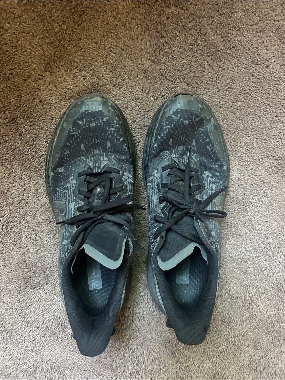 Hoka Men's Black Athletic Running Shoes with Subtle Gray Pattern